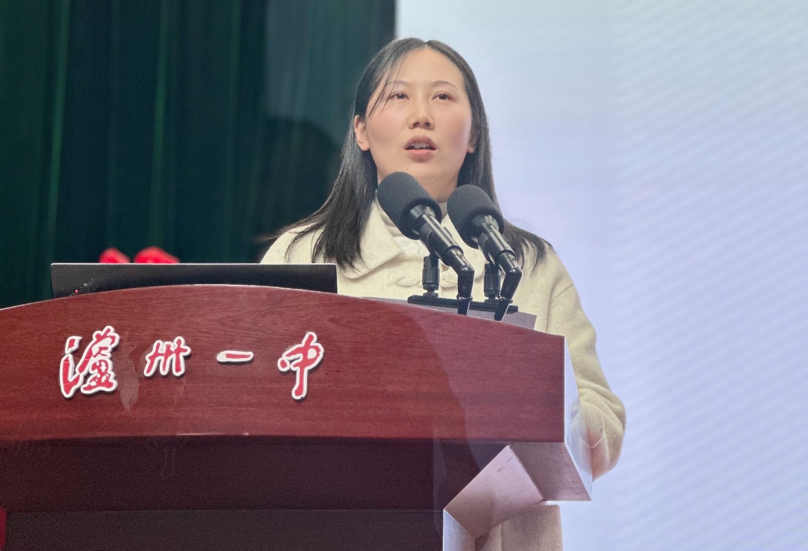 年级主任-周春莲.jpg