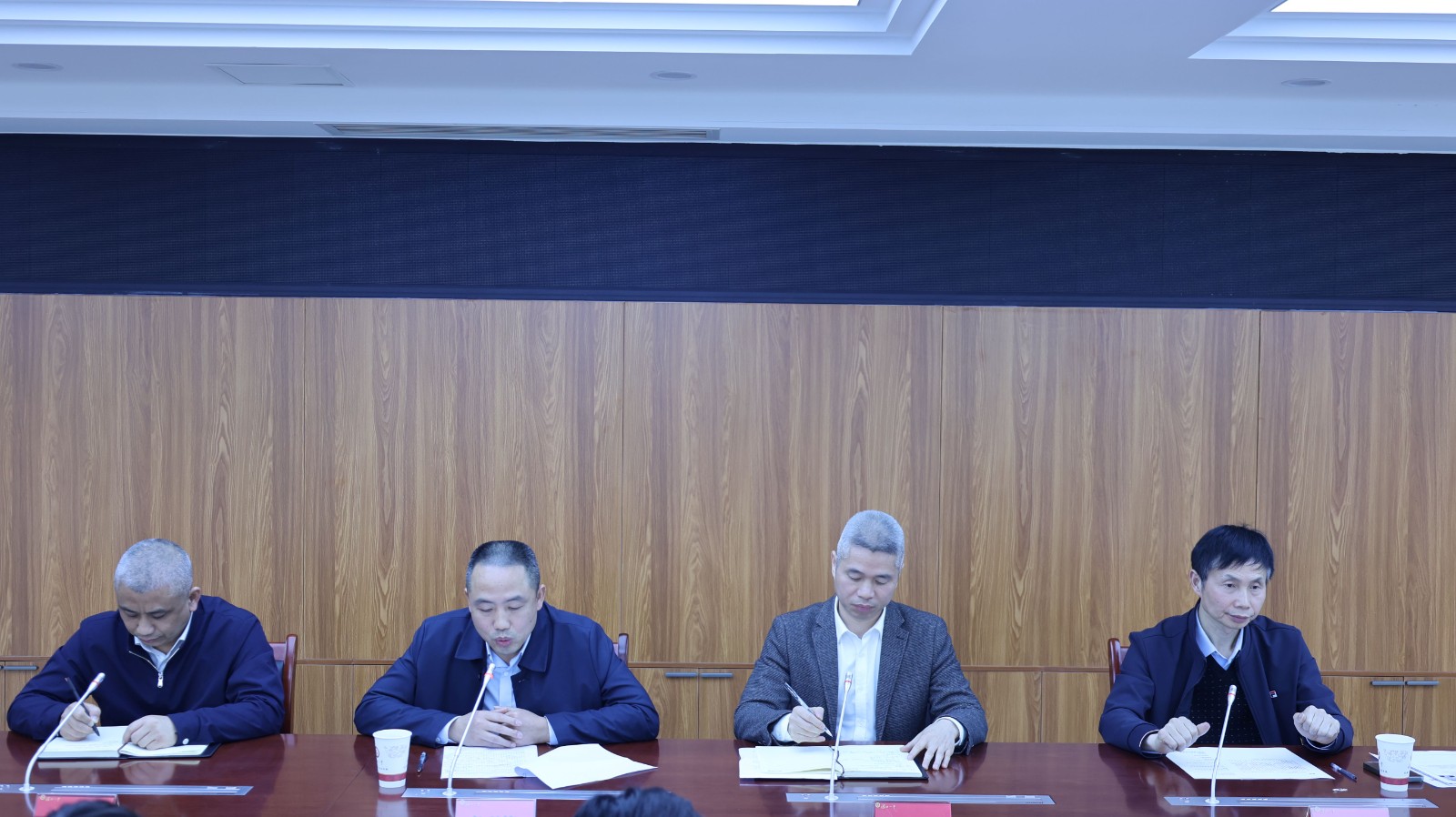 1  学校作为市直属校试点单位率先推进党组织领导的校长负责制.jpg