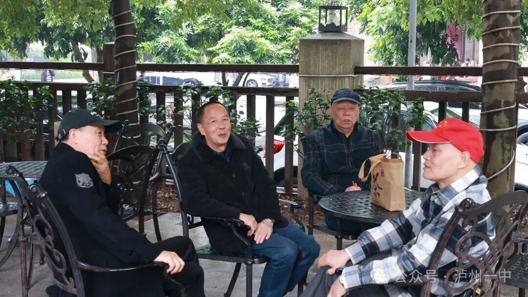 情暖一中 | 情暖重阳,致敬芳华!泸州一中开展重阳节退休教师慰问活动