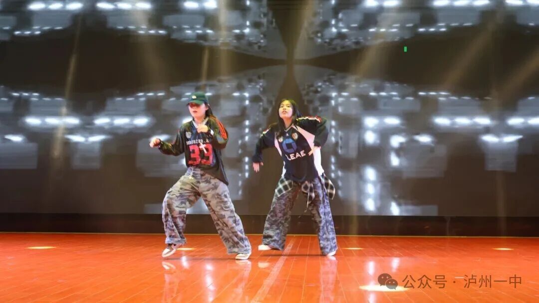 一中美育 | 泸州一中开展第三届“一路声花 向美而行”艺术节器乐舞蹈大赛