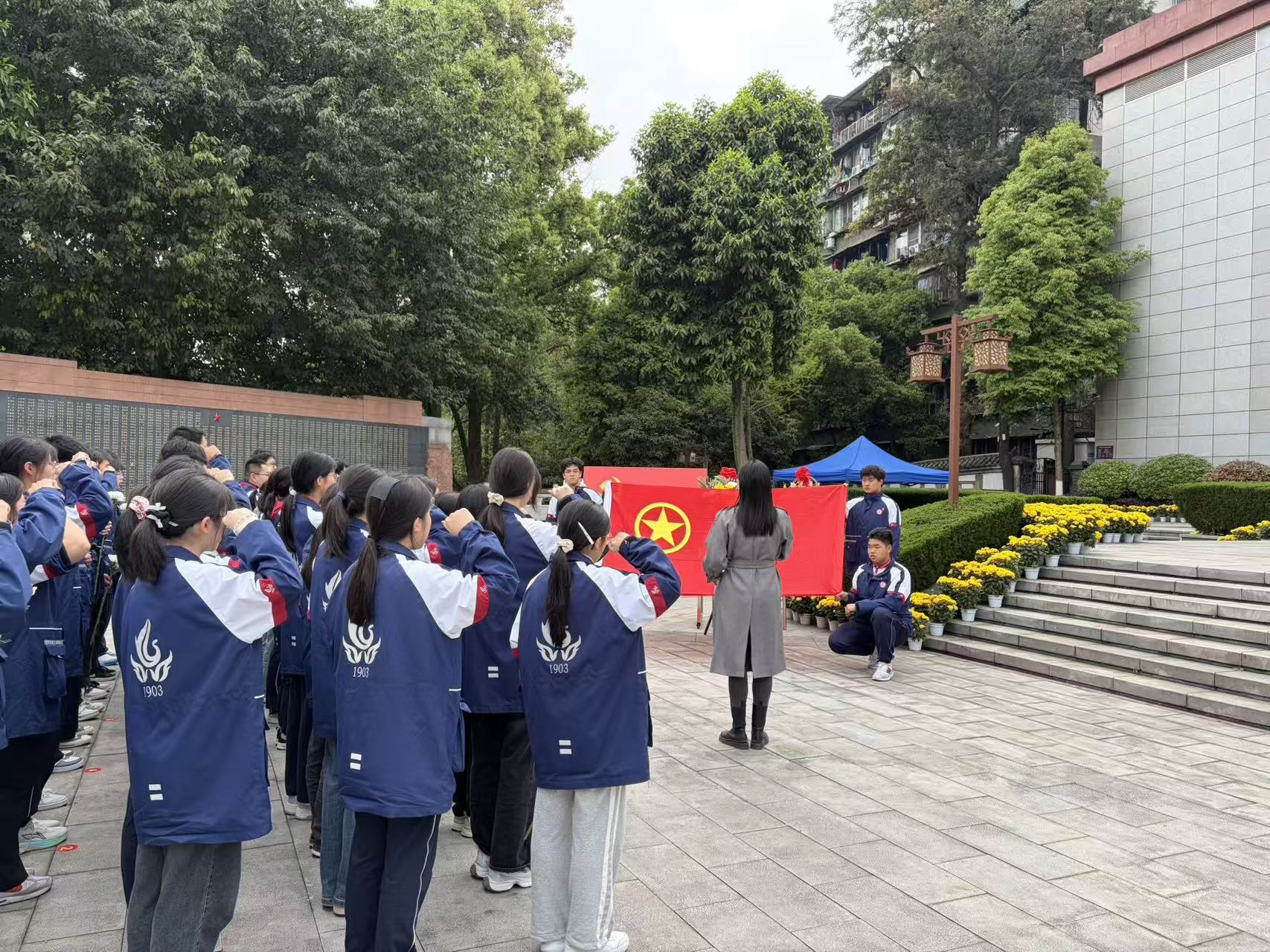 泸州一中2026年“缅怀革命英烈 传承红色基因”清明祭扫活动