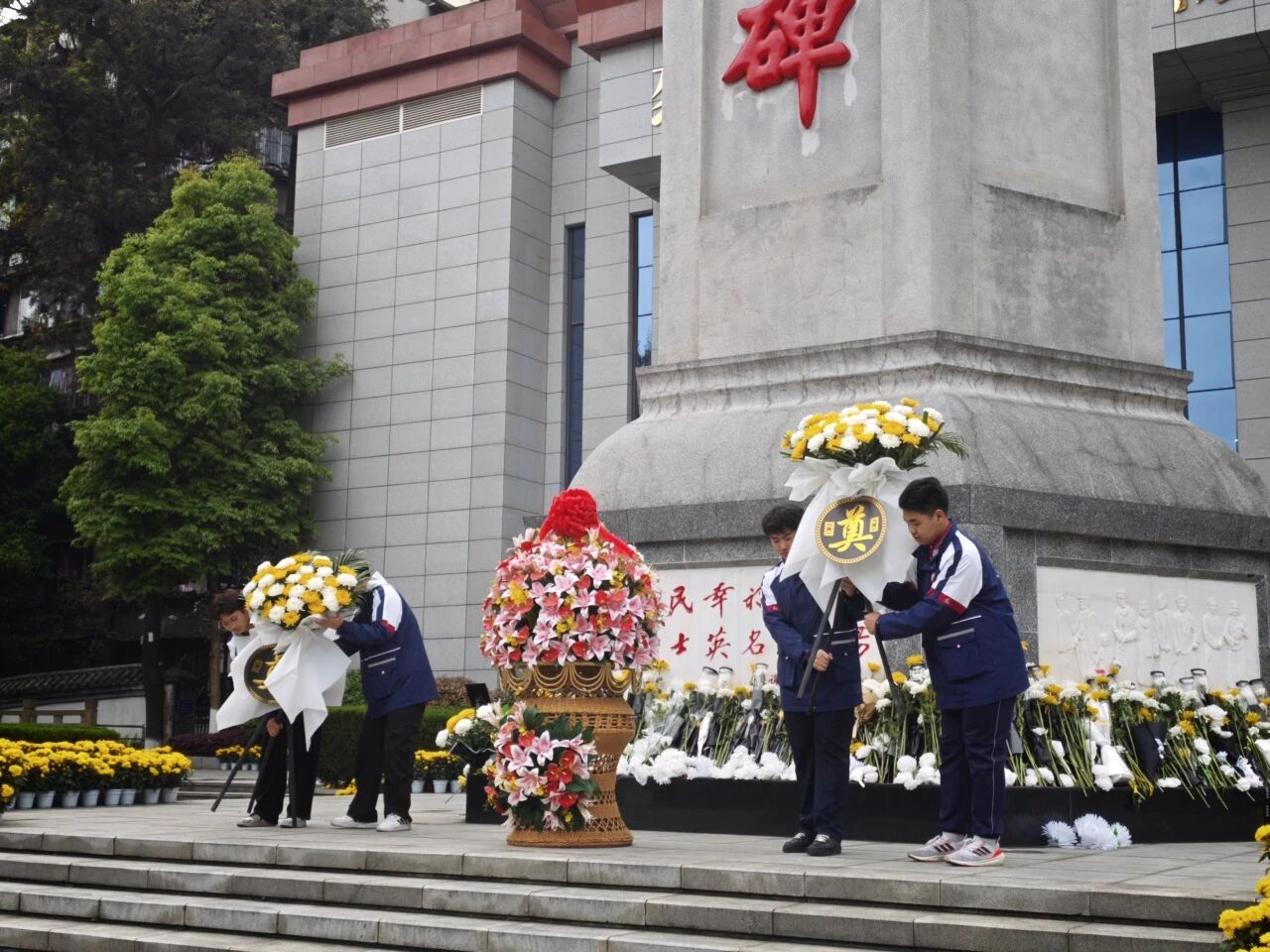 一中思政 | 泸州一中开展2026年“缅怀革命英烈 传承红色基因”清明祭扫活动