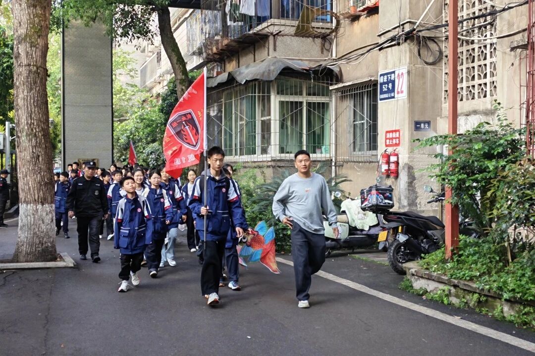 成长在路上 | 泸州一中举行初2025级研学暨徒步拉练活动
